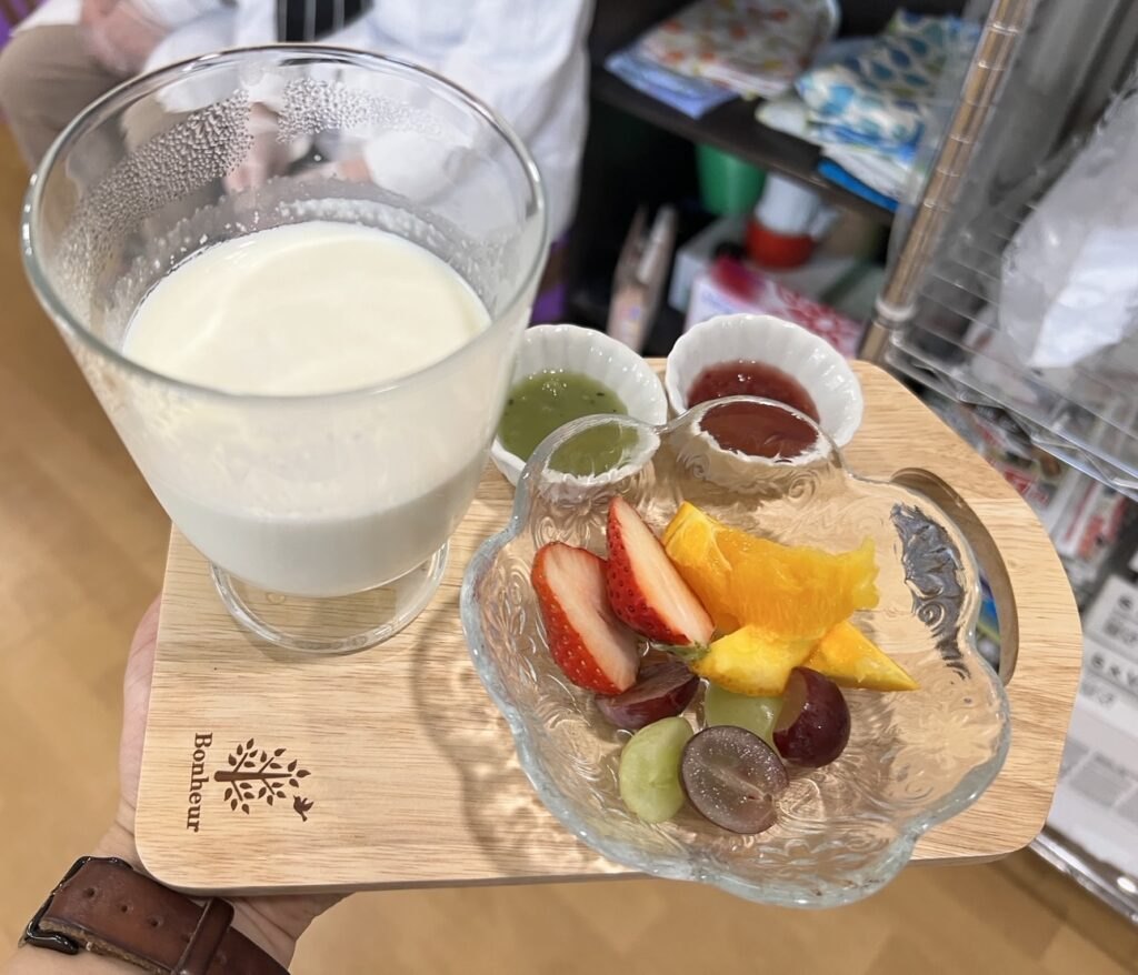 最後はデザートでひと息。ごゆっくりどうぞ