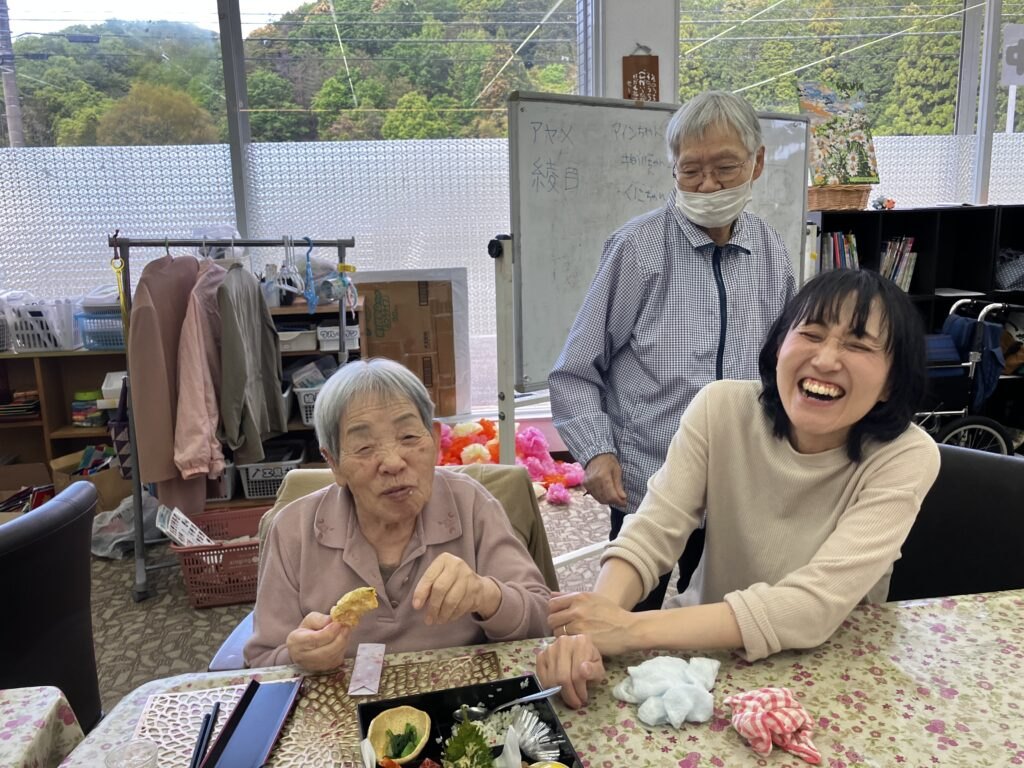 Y様のお茶目なおしゃべりに、職員も大笑い😆😆