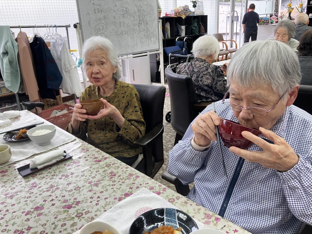 まずはお味噌汁から