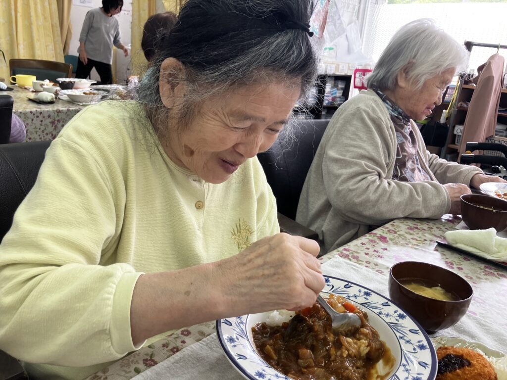 カレーって、ごはんがすすむねぇ