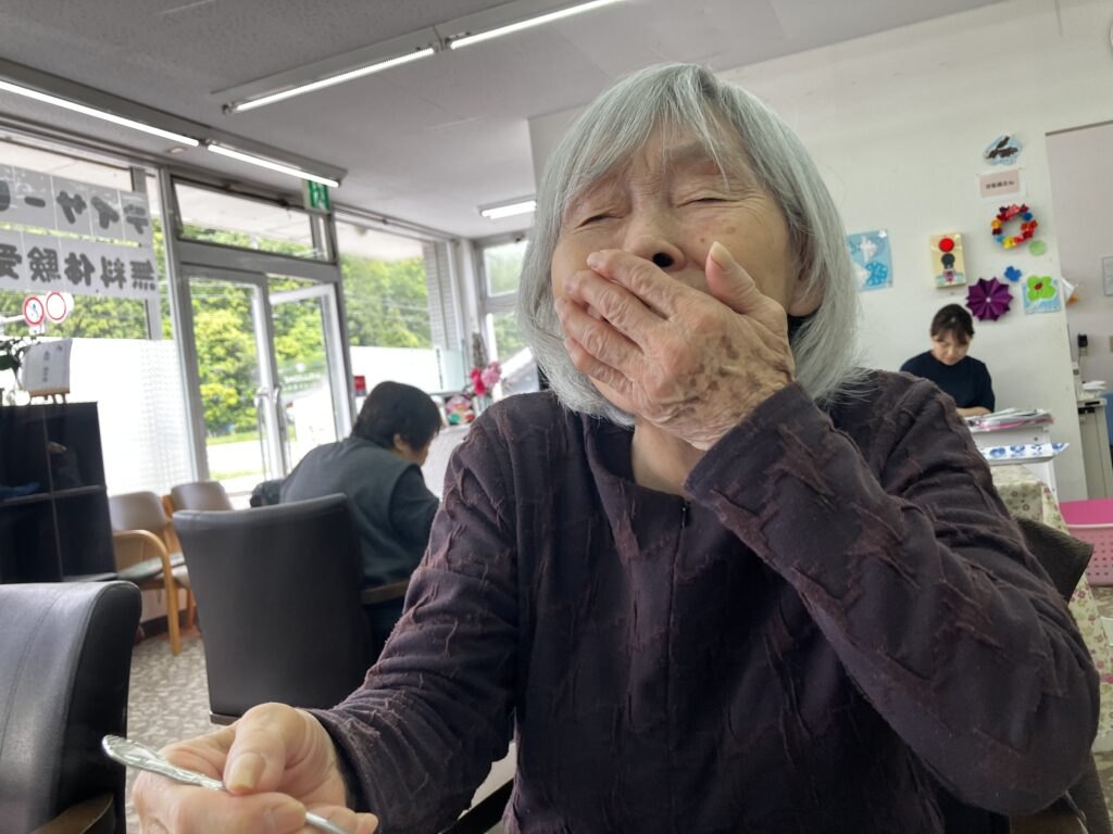 うふふ、おいしくて笑っちゃう