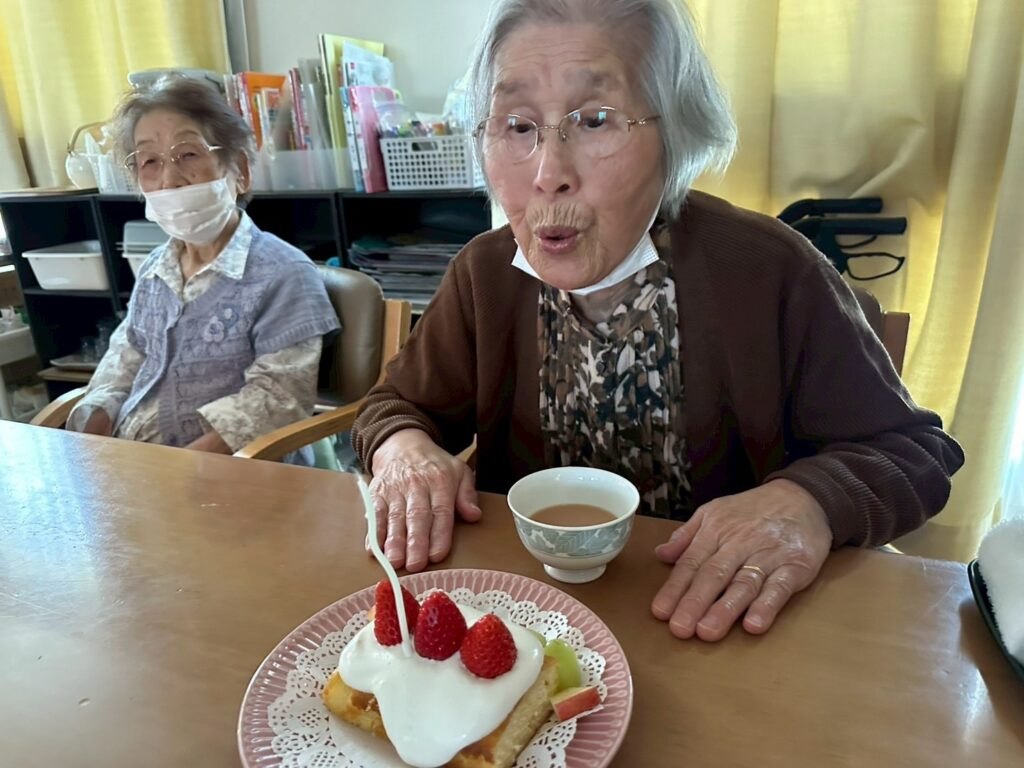 いちごのケーキ、いただきまーす🍓