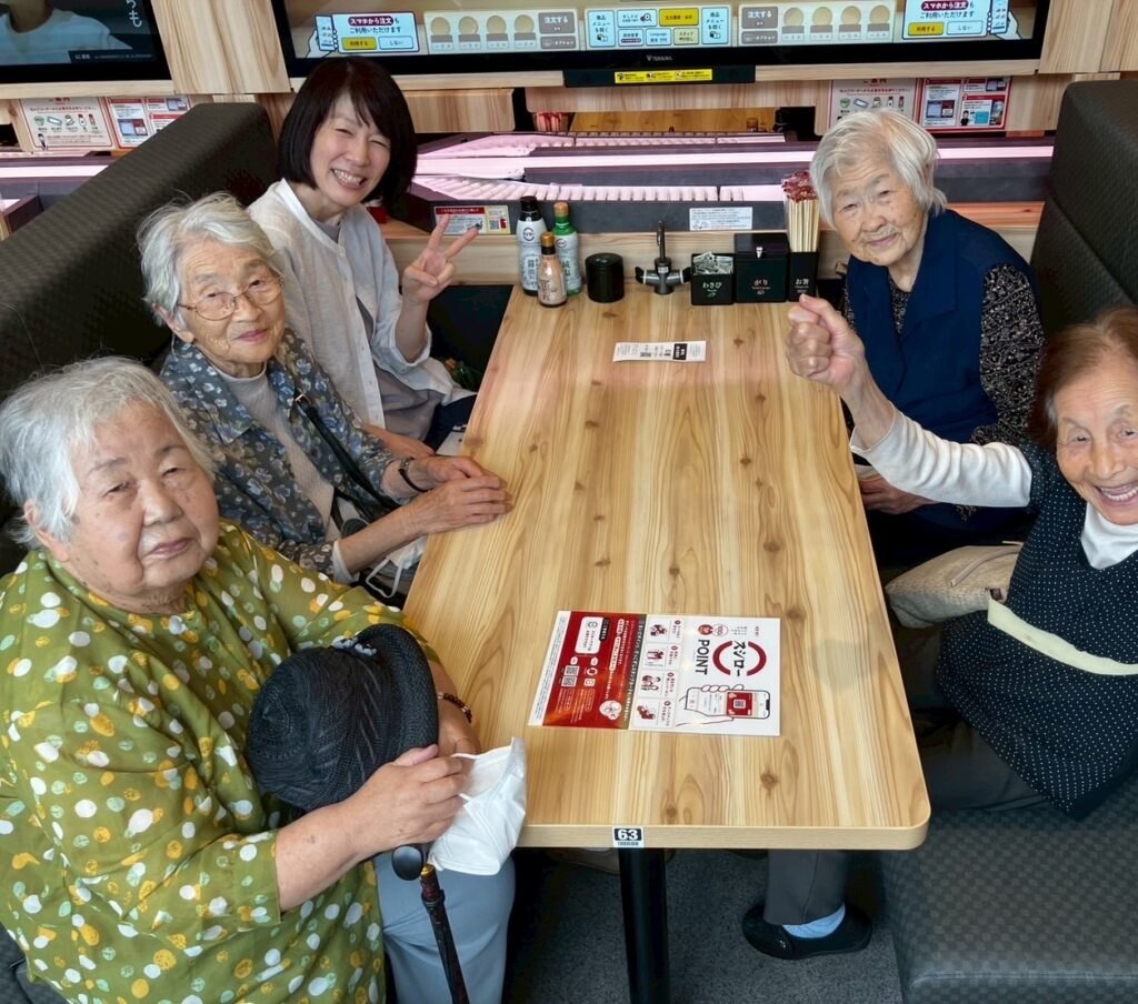 滋賀県まで１時間のドライブ🚗スシロー水口店に到着しました✨目標は８皿食べること😳