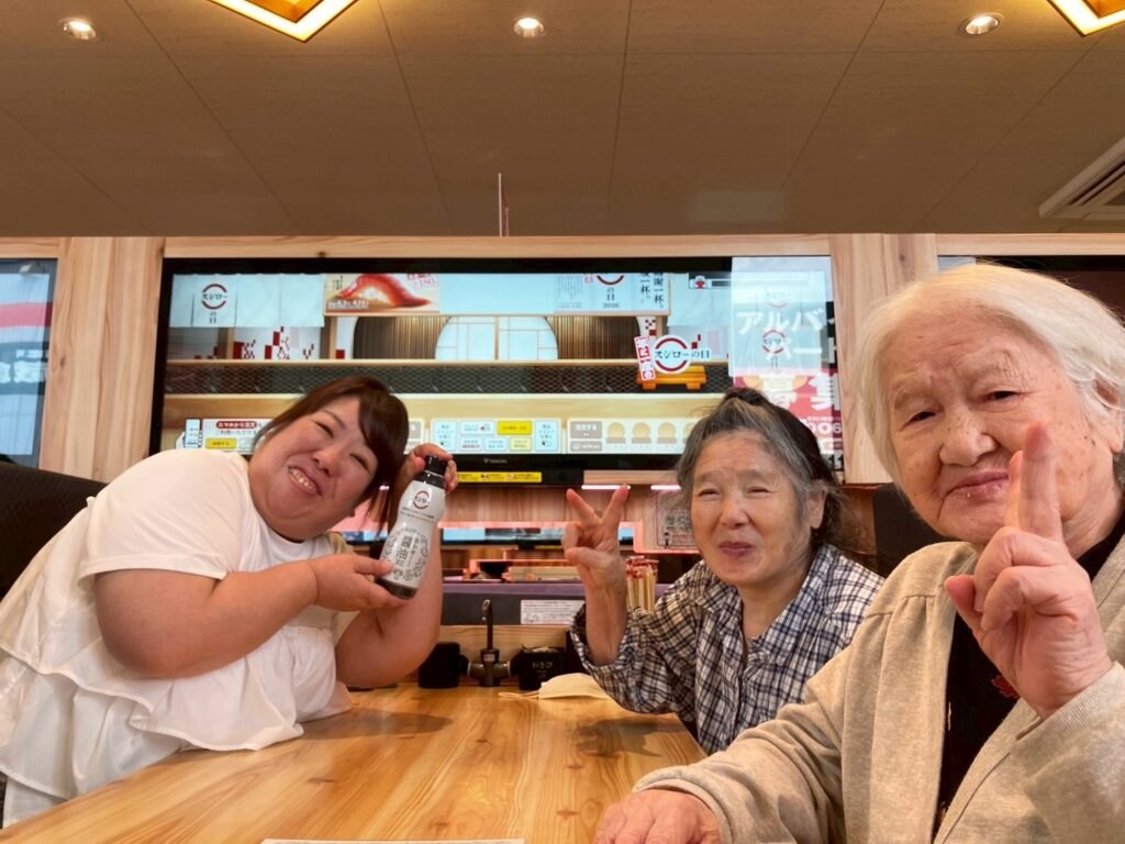 こちらのテーブルも負けていません👍醤油を持って、いざ勝負🇯🇵