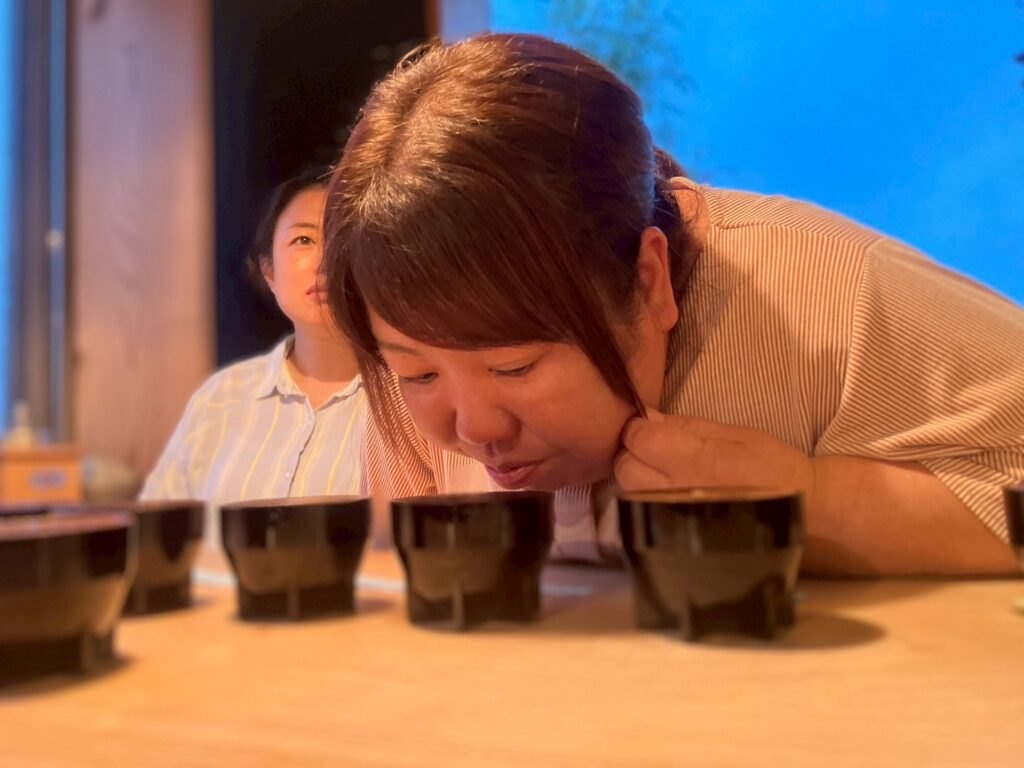 まずは挽いた豆の段階で、香りの違いをひとつずつ