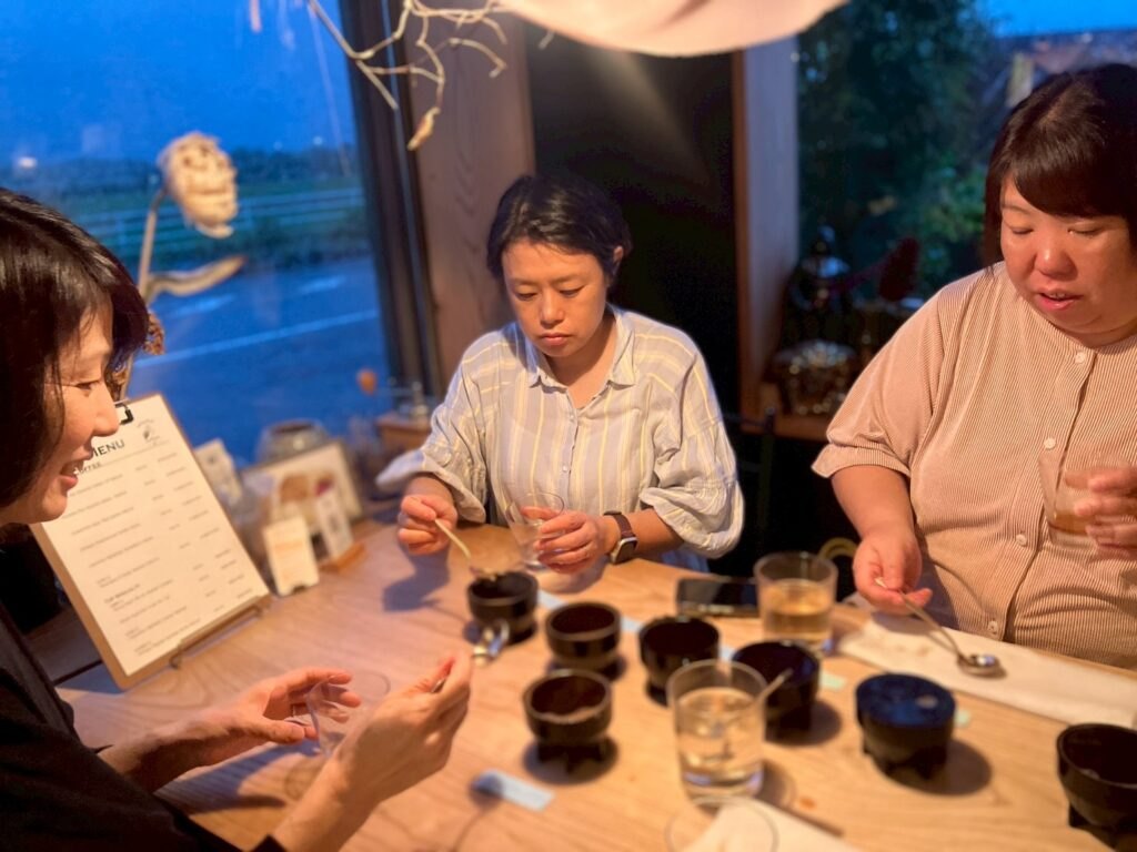 カラフルコーヒーさん厳選の個性的な珈琲。何度も飲み比べます。