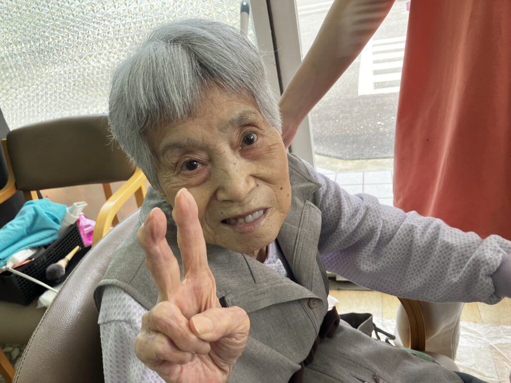 カットしてもらって、にっこりピース✌️M様、すっきり気分です