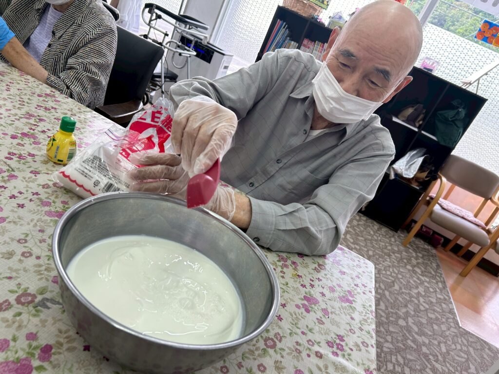 こちらは、栃木県の美味しい飲み物【レモン牛乳】を再現中👍