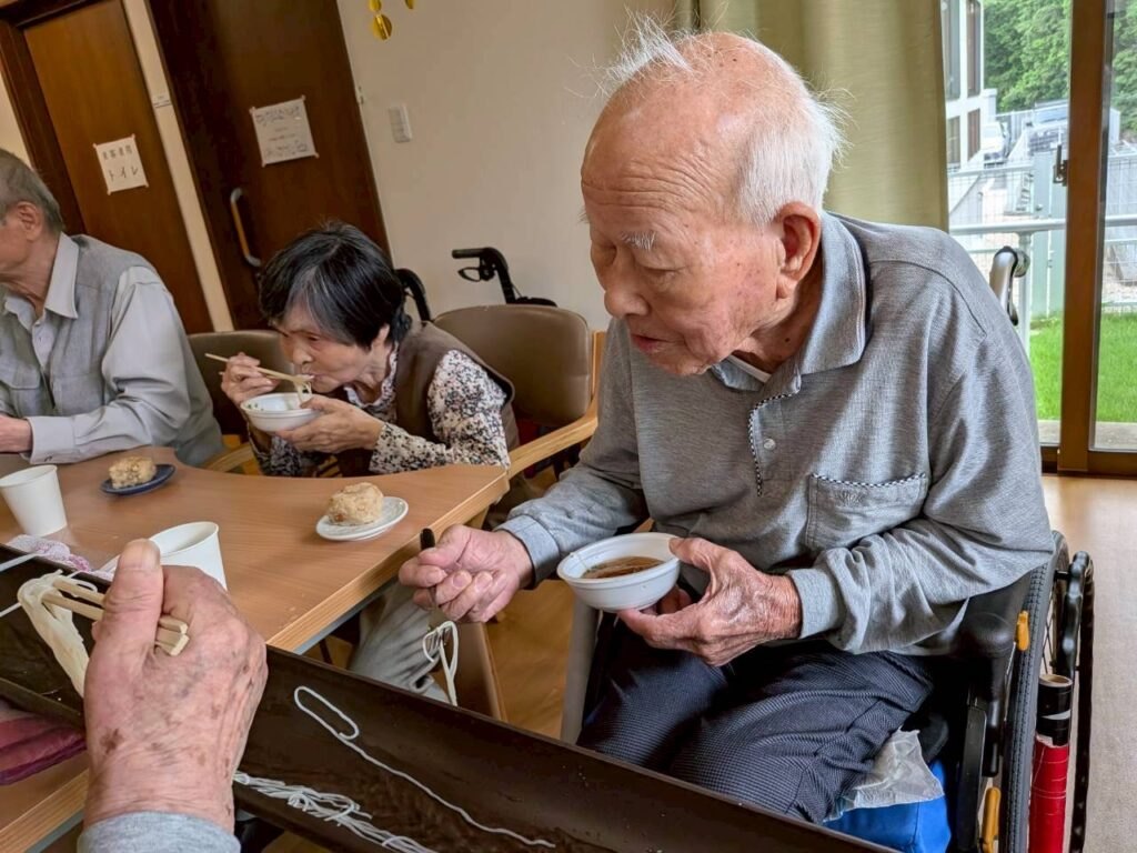 そうめんの通過を見守っています☺️